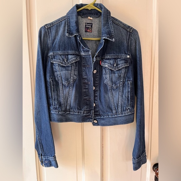 Women’s Small Distressed Levi’s Denim Blue Jean Jacket - Picture 1 of 10